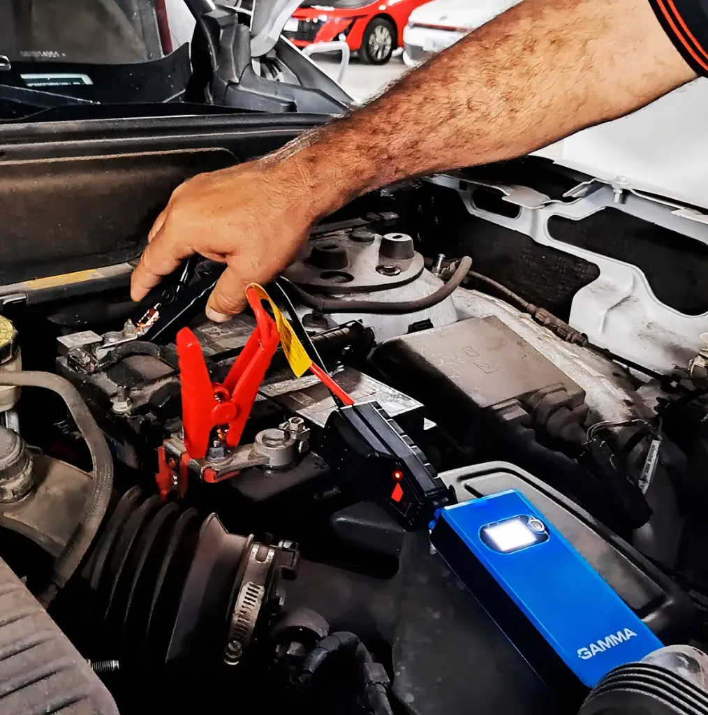 Arrancador Portátil Batería para Auto y Moto 200 Amp 2.webp