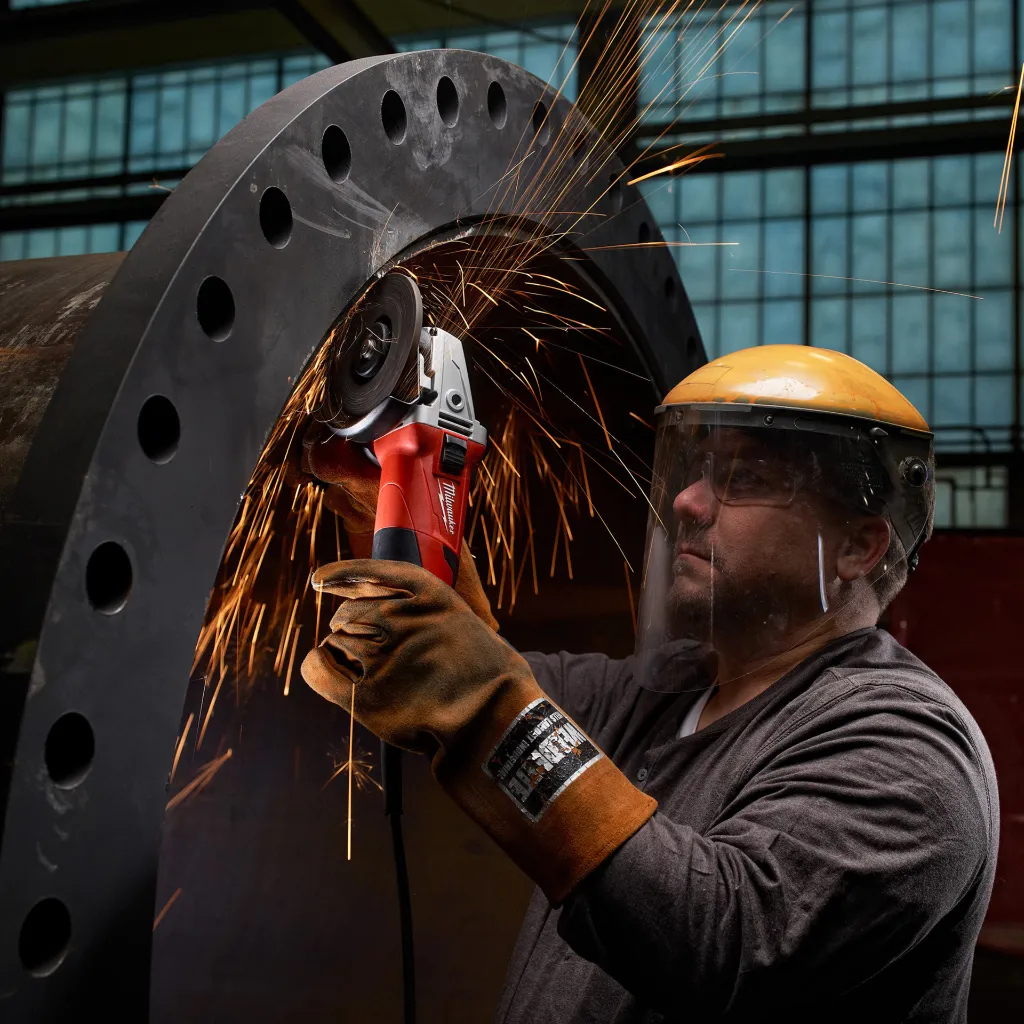 AMOLADORA MILWAUKEE 5.webp