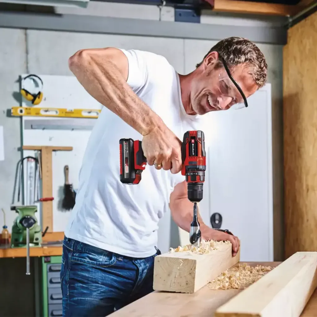 Taladro Einhell madera.webp