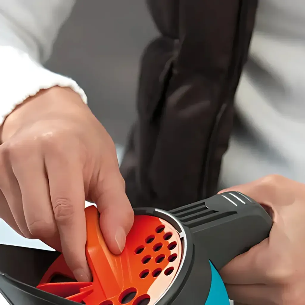 Esparcidor Manual Arena Gravilla Sal 1.2 L Gardena 3255-20 1.webp